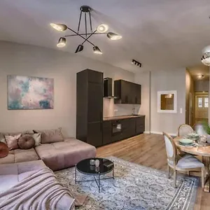 True Gem Downtown Next To Synagogue And Gozsdu Garden Area Apartamento