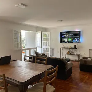 https://casa-con-ubicacion-preferencial-y-cochera-doble.hotelsmendoza.com