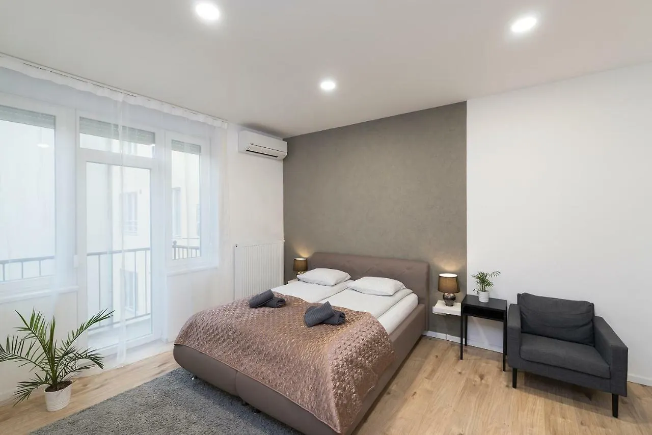 בודפשט Madach Apartment
